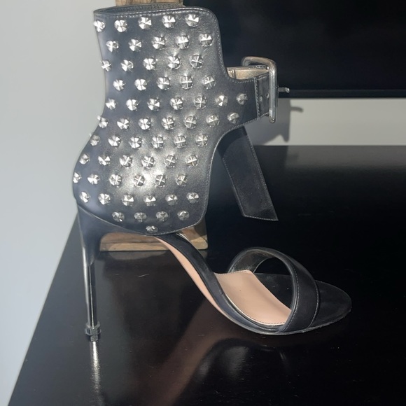 ALEXANDER MCQUEEN Rocker Leather Stud Embellished Sandals - Picture 8 of 13